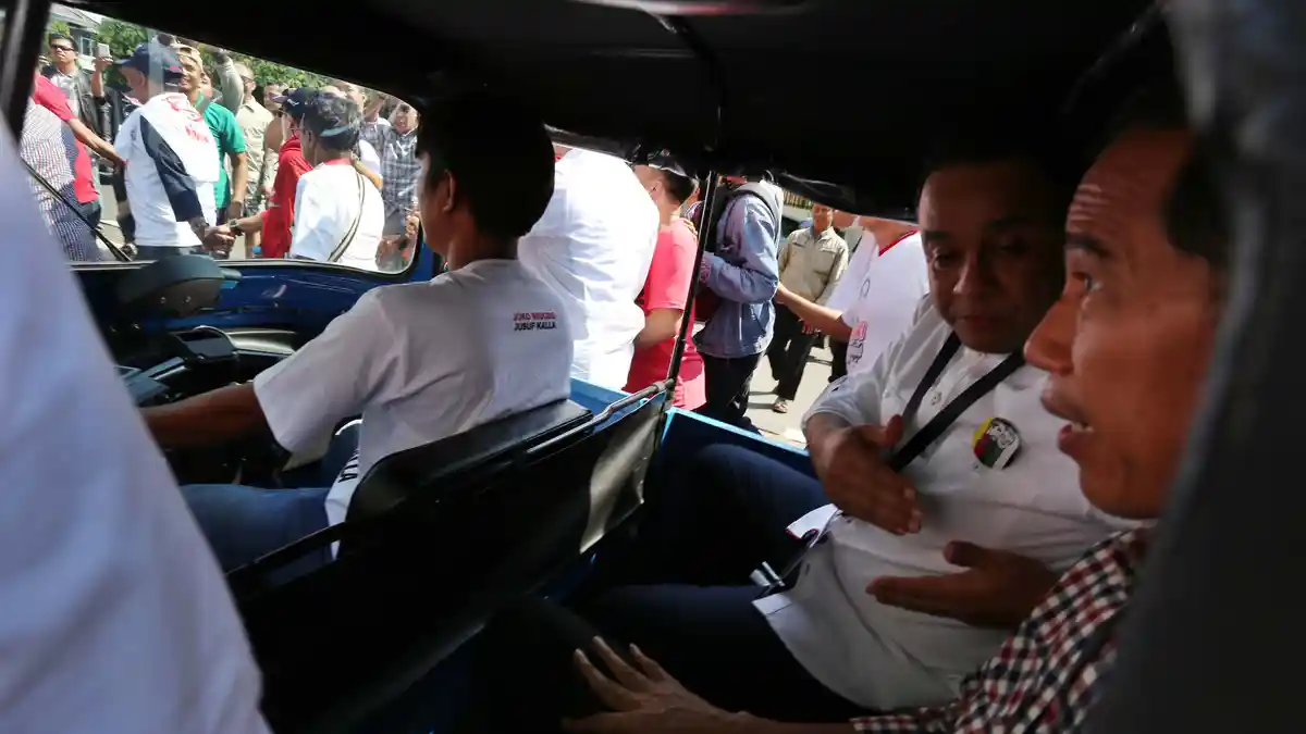 Prabowo Vs Jokowi antara Lexus Vs Bajaj