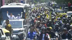 Momen-Munafri-Arifuddin-Aliyah-Mustika-dikawal-ribuan-pendukung-shuuu.jpg