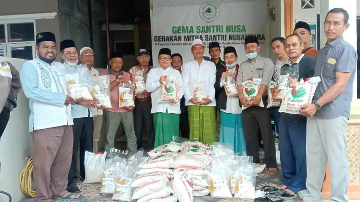 Ramadan Berkah, Majlis Sholawat Ahlul Kirom Terima Paket Sembako dari Gubernur Sumut