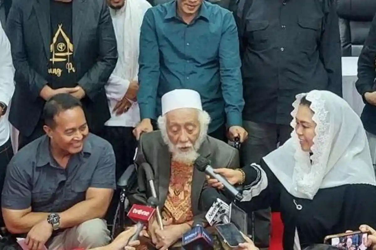 Tokoh Ulama Terkemuka Abuya Muhtadi Resmi Gabung Jadi Dewan Penasihat TPN Ganjar-Mahfud