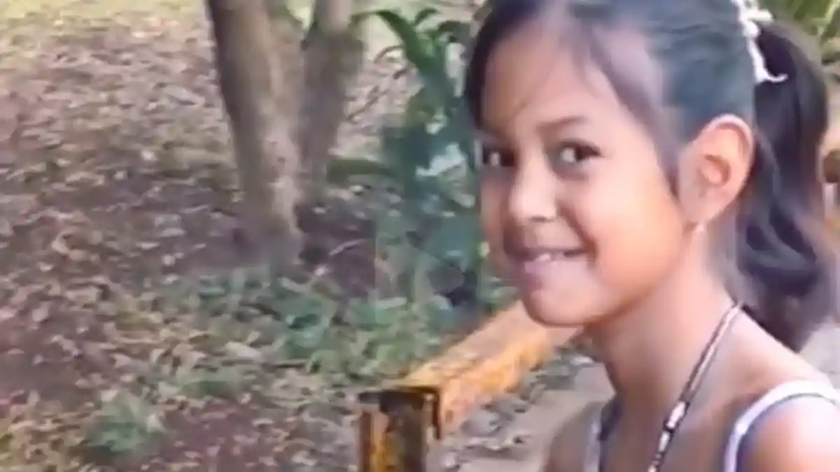 Kecilnya Hitam & Kerap Dibully, Gadis Ini Sekarang Jadi Artis yang Bikin Mata Pria Susah Kedip!