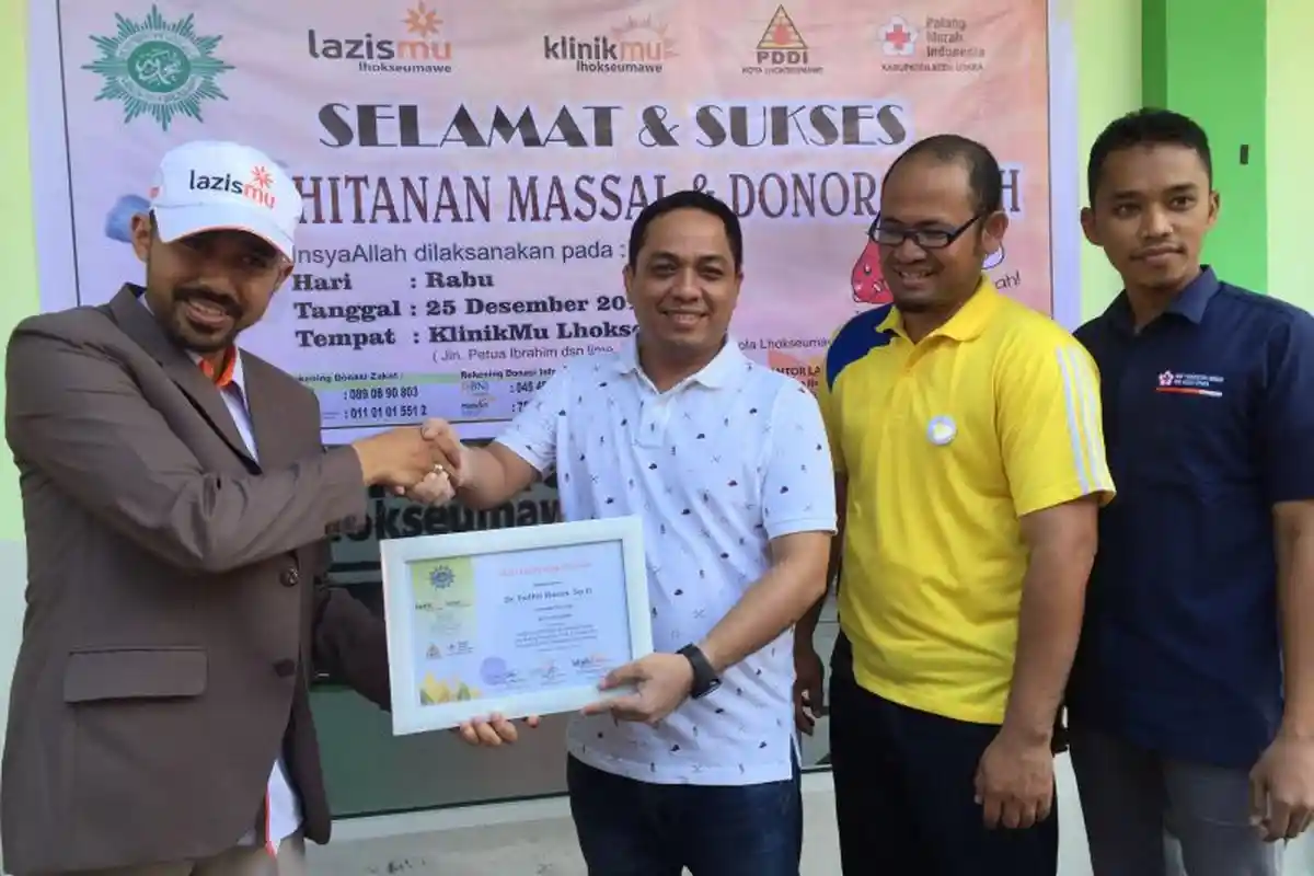 Jeritan Sakit dan Tangisan Warnai Khitanan Massal Digelar Lazismu Lhokseumawe