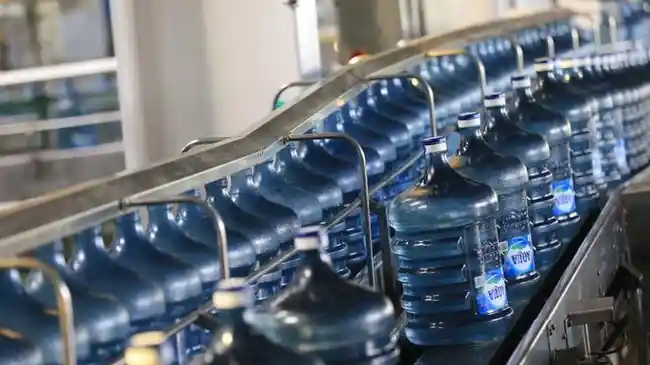Industri AMDK Hadapi Tekanan Ganda, Pengamat Soroti Risiko Biaya Logistik dan Energi