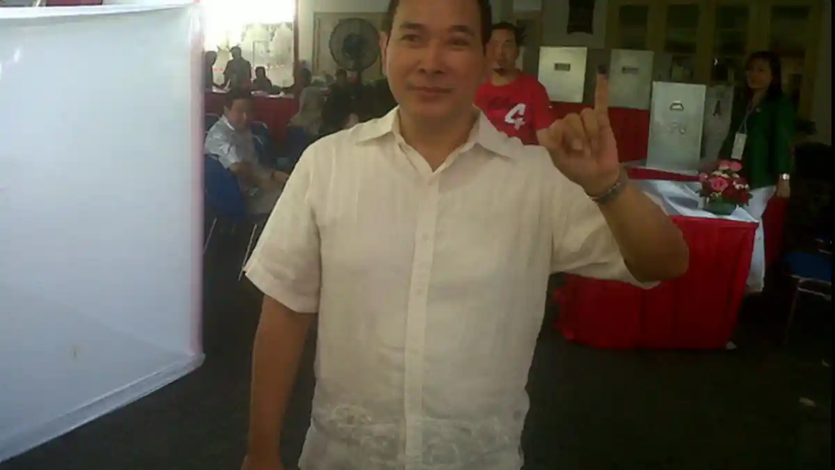 Leo Tunjukkan SK Menkumham kepada Tommy Soeharto