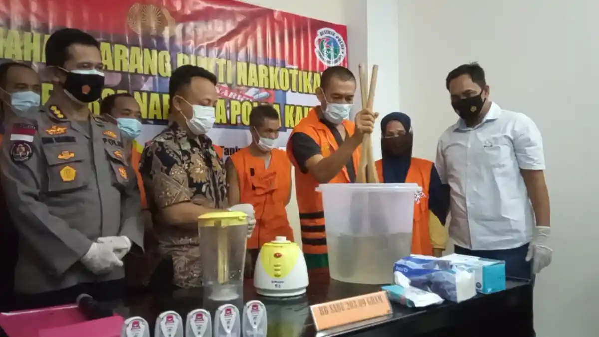 Terhimpit Ekonomi, Pemarut Kelapa Beserta Istri Asal Tarakan Jadi Pengedar Sabu, Berikut Kisahnya