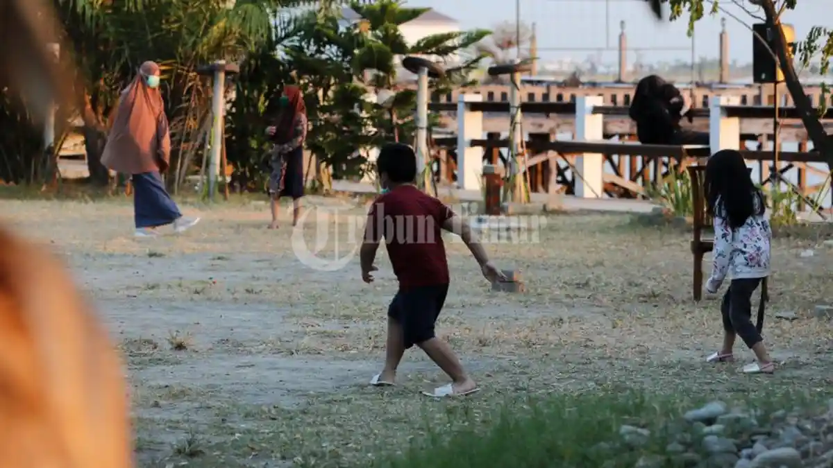 FOTO: Anak-anak OTG Bermain di Halaman Swisbell Hotel Losari - sejumlah-an456s.jpg