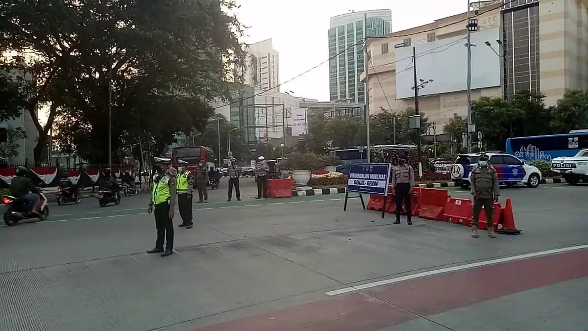 38 Mobil Kena Tilang pada Hari Pertama Penindakan Peraturan Ganjil-Genap