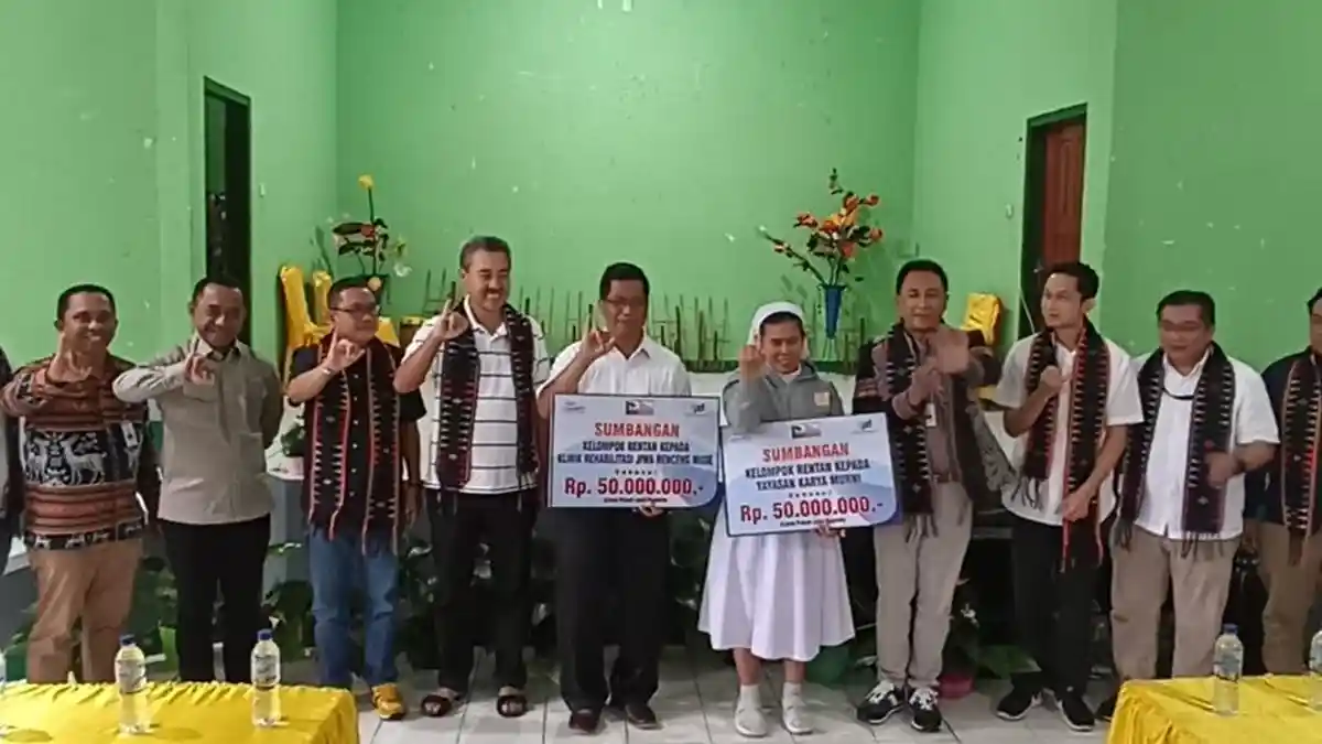 Dirut Bank NTT : Kami Senang Bisa Belajar di SLB Karya Murni dan Renceng Mose Ruteng