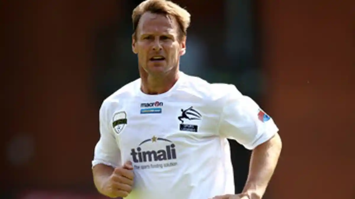 Teddy Sheringham Gabung ke West Ham United