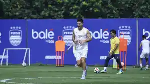 Frans-Putros-terlihat-kembali-bergabung-bersama-Persib.jpg