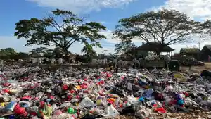Produksi-Sampah-di-TPAS-Puuwatu.jpg