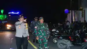 Danrem161-Wira-Sakti-Kupang-Tinjau-Situasi-Malam-Natal-di-Kota-Kupang.jpg