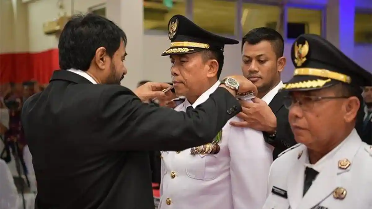Mualem Lantik Mohammad Nasrun-Nusar Amin Sebagai Bupati dan Wakil Bupati Simeulue Periode 2025-2030