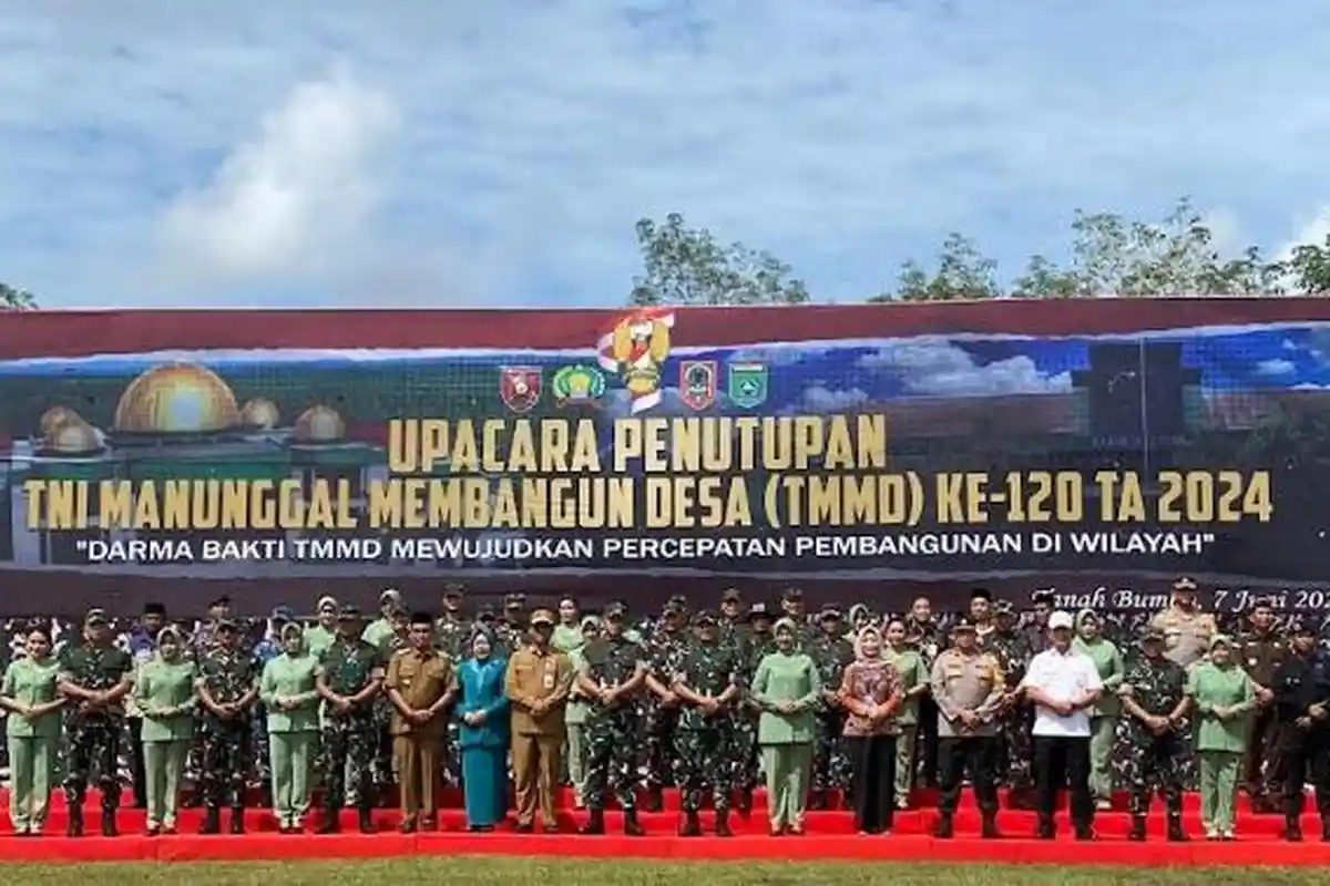 KSAD Jenderal TNI Maruli Simanjuntak Tutup TMMD ke-120 di Tanahbumbu, Disambut Antusias Warga