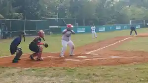 Batter-tim-Aceh-Iqbal-bersiap-memukul-bola-pada-pertandingan-Baseball-melawan-Bali.jpg