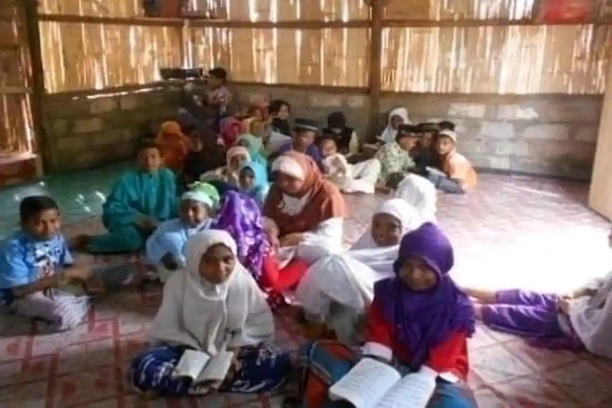 Nenek Ima Dan Sepetak Musholah Jabbal Nur