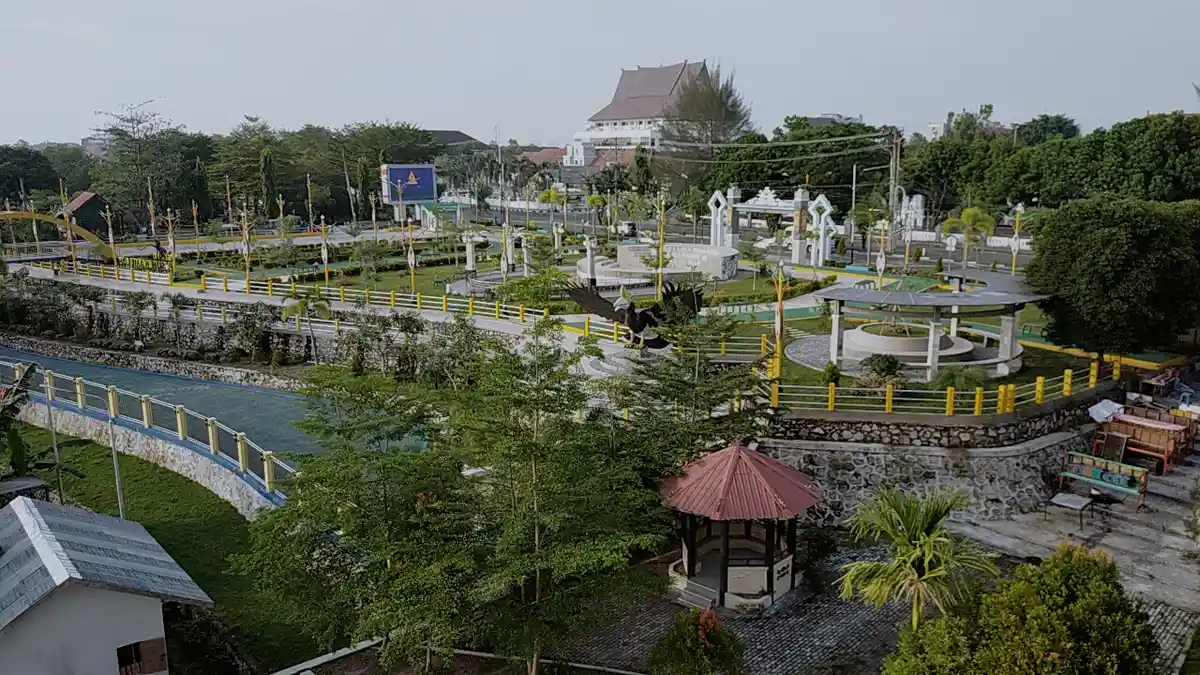 Taman Pasuk Kameluh Palangkaraya Belum Dibuka, Warga Hanya Bisa Memandang dari Luar