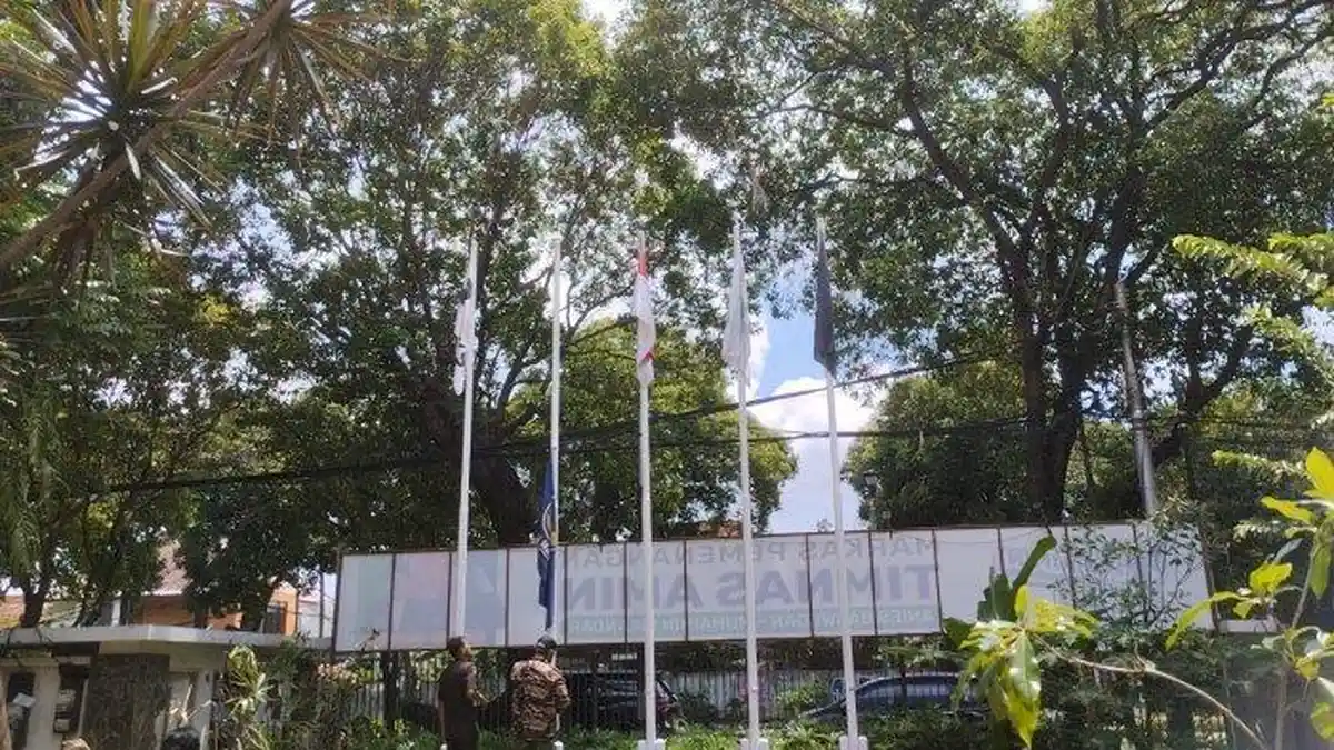 Penurunan Bendera NasDem di Markas AMIN, Buntut Suryo Paloh Selamati Prabowo-Gibran ?