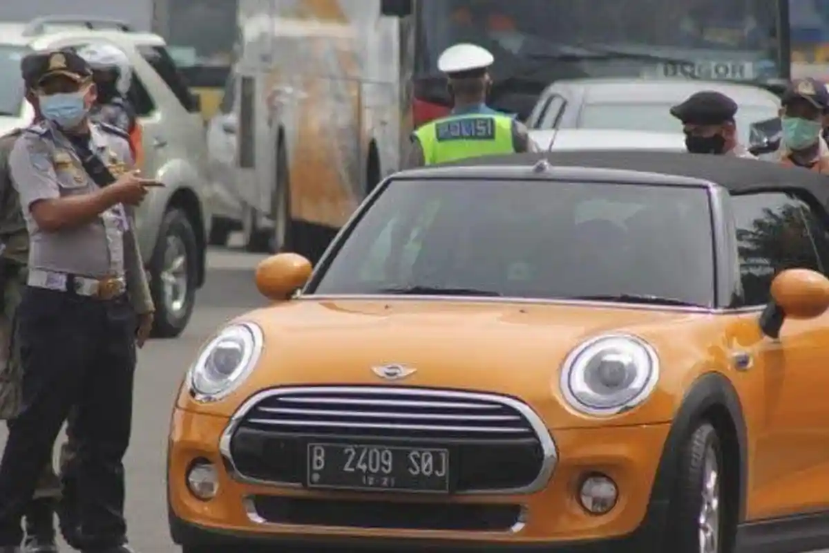 Apa yang Dilakukan Ayu Ting Ting di Lokasi Razia Ganjil Genap Bikin Petugas Grogi: Kacanya Gelap