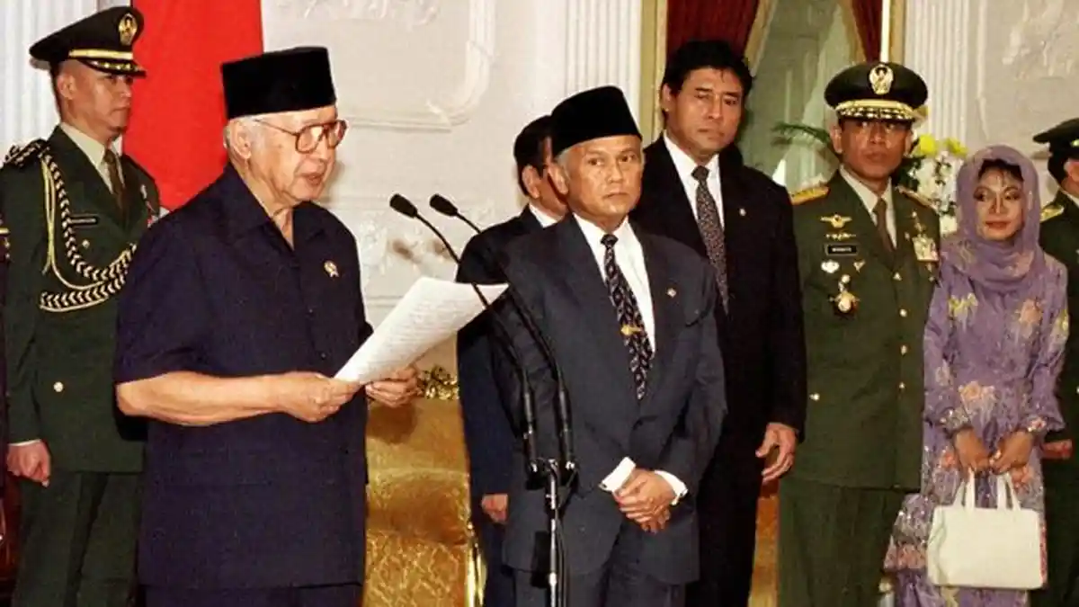 Teguran Benny Moerdani Bikin Soeharto Menyesal Telah Mengabaikannya: Terbukti 21 Mei 1998