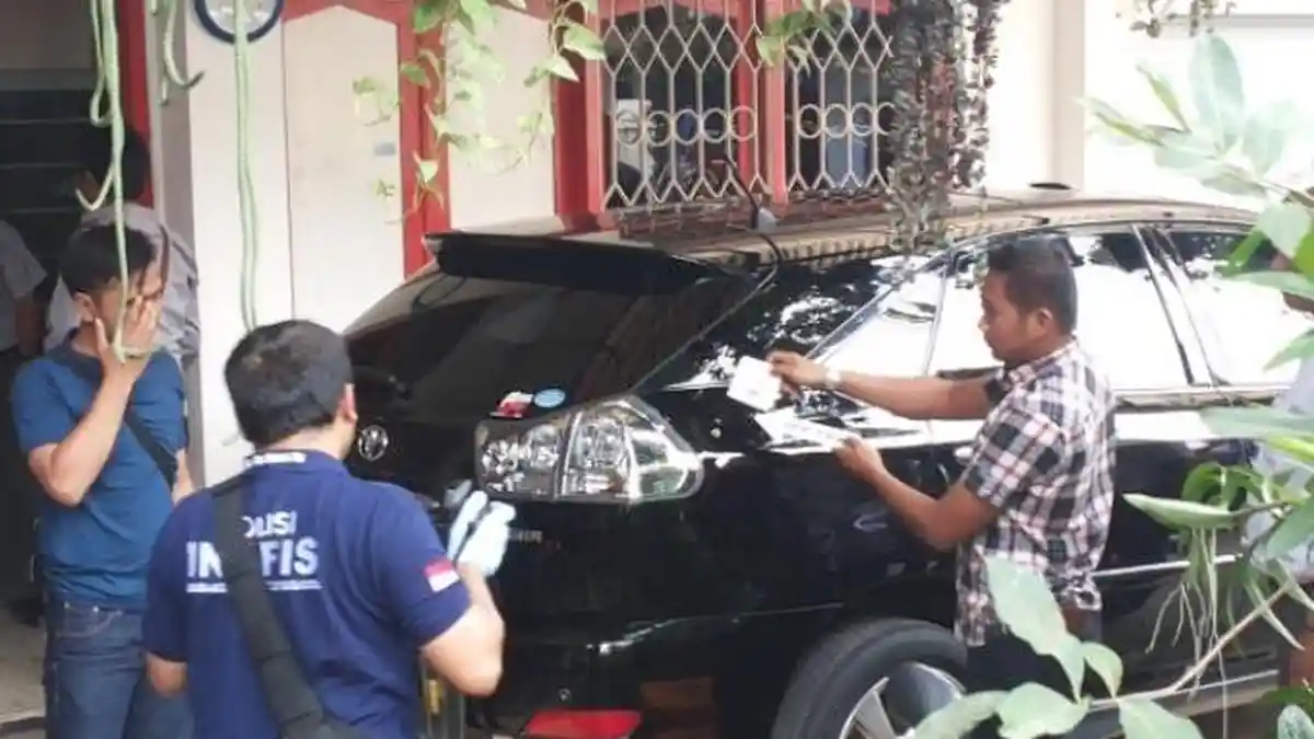 Polisi Lakukan Olah Kejadian di Rumah Amien Rais
