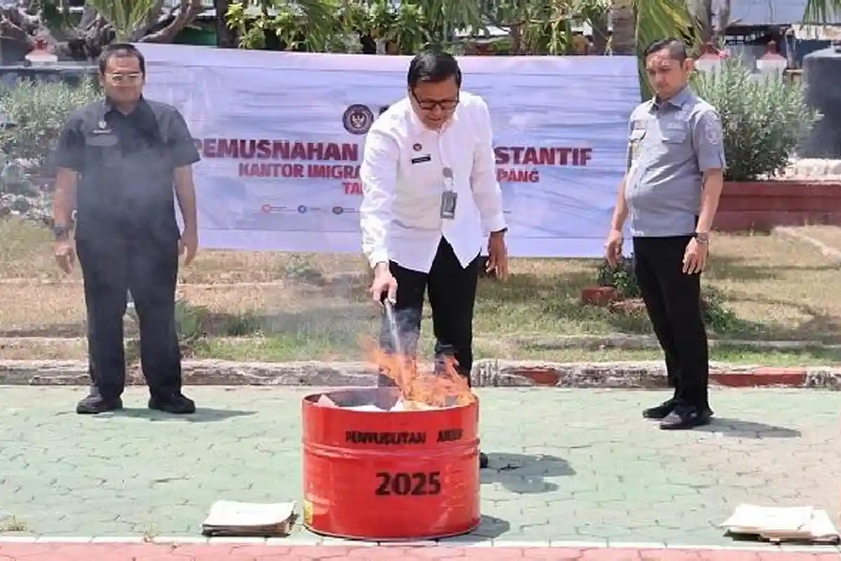 Tertibkan Pengelolaan Dokumen, 55 Ribu Arsip Dimusnahkan Imigrasi Kupang