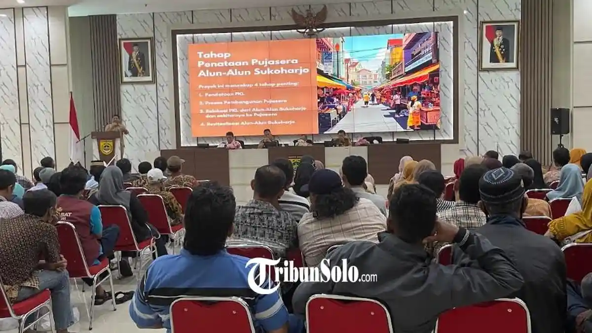Diskopumdag Sukoharjo Sosialisasikan Pujasera para Ratusan PKL, Pedagang Tetap Boleh Berjualan