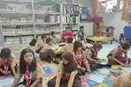 SDN Kaliasin I Surabaya Bangun Kepercayaan Diri Siswa Melalui English Day