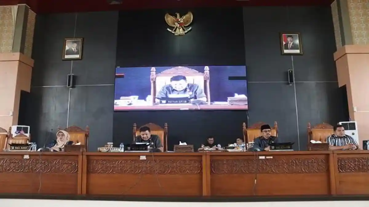 Wabup Dharmasraya Beri Jawaban Pandangan Umum Fraksi DPRD Ranperda Pajak dan Retribusi Daerah