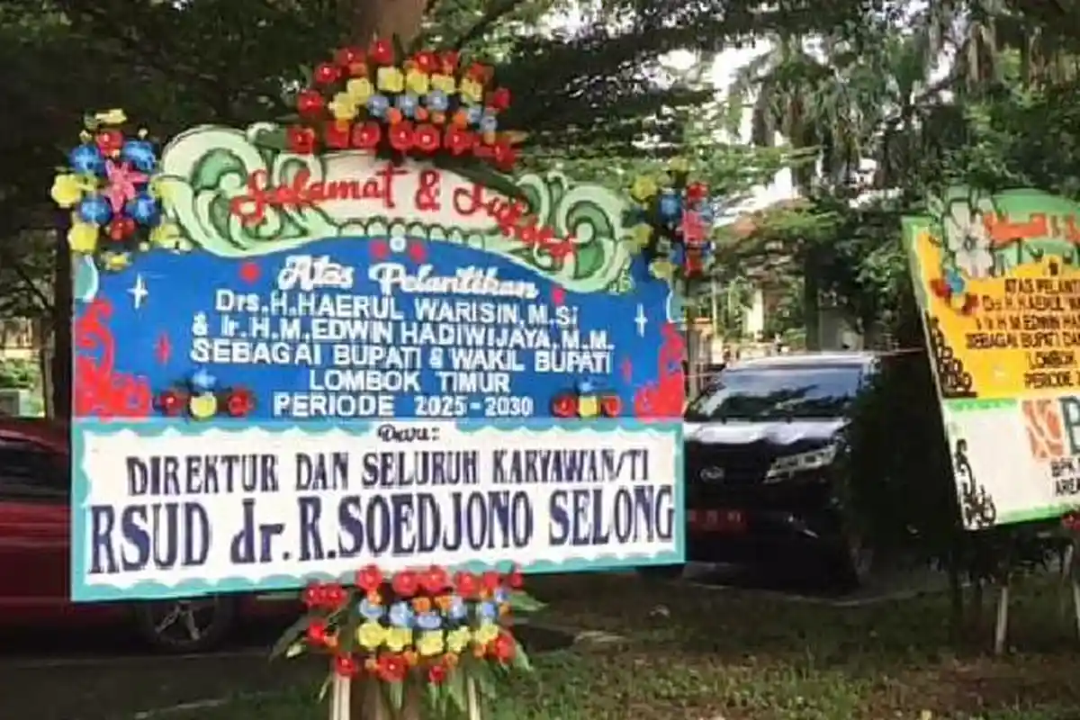 Pelantikan Bupati dan Wakil Bupati Lombok Timur, Karangan Bunga Berjejer di Depan Kantor