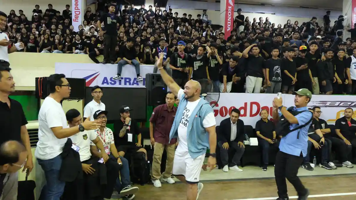 Hadiri Pembukaan DBL di Gor Ngurah Rai, De Gadjah Janji Bangun Stadion Berstandar Internasional