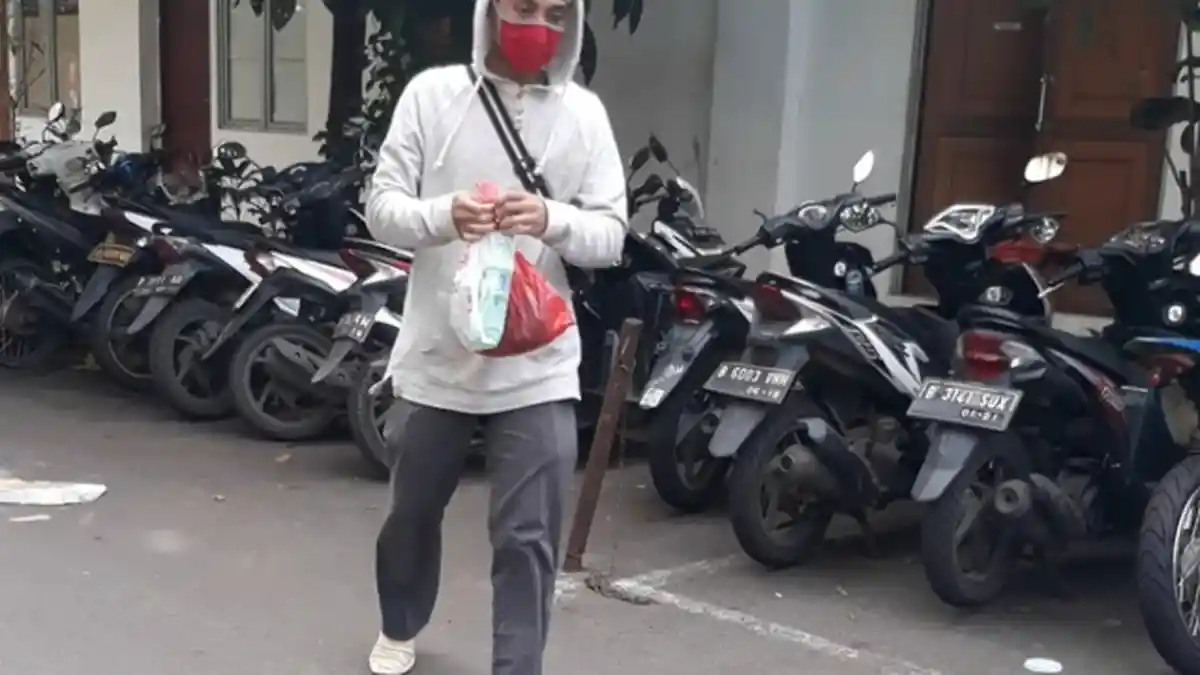 Seorang Pria Misterius Jenguk Dhawiya Zaida di Penjara