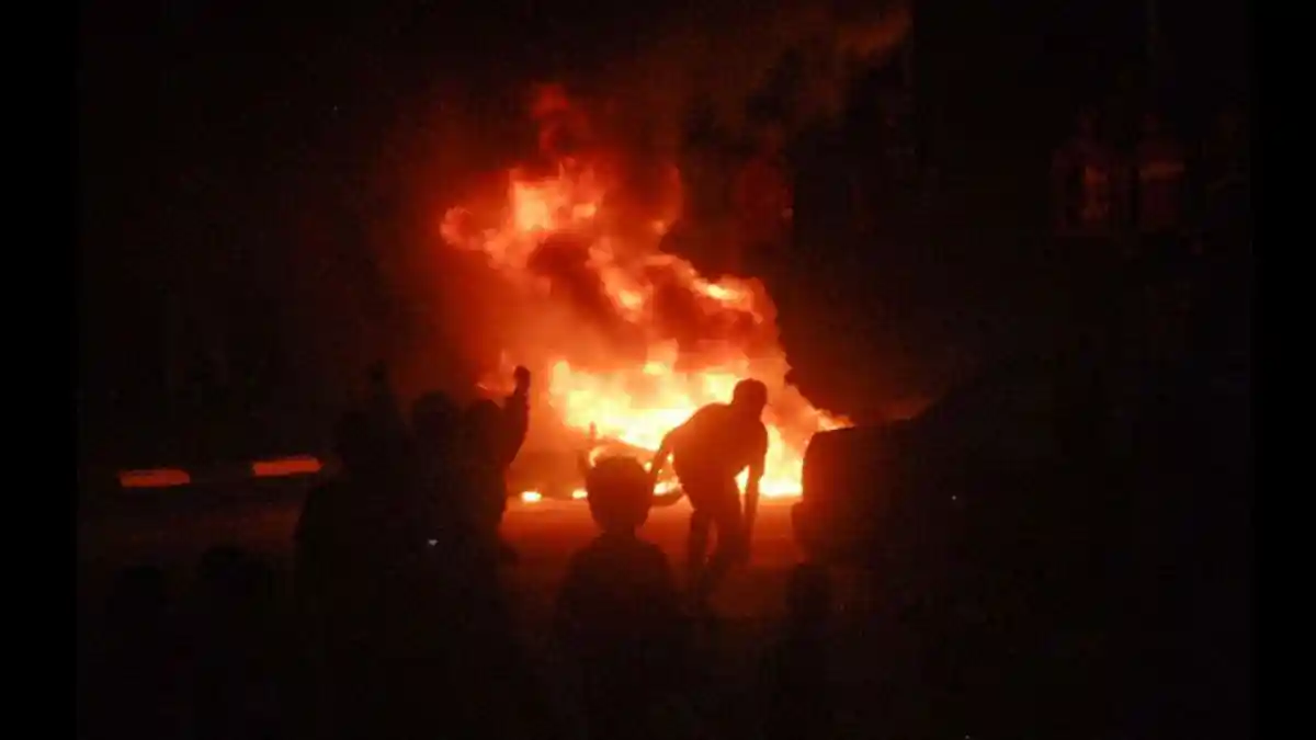 Suporter Persija Mengamuk, Motor Dibakar, Pedagang Minuman Tewas