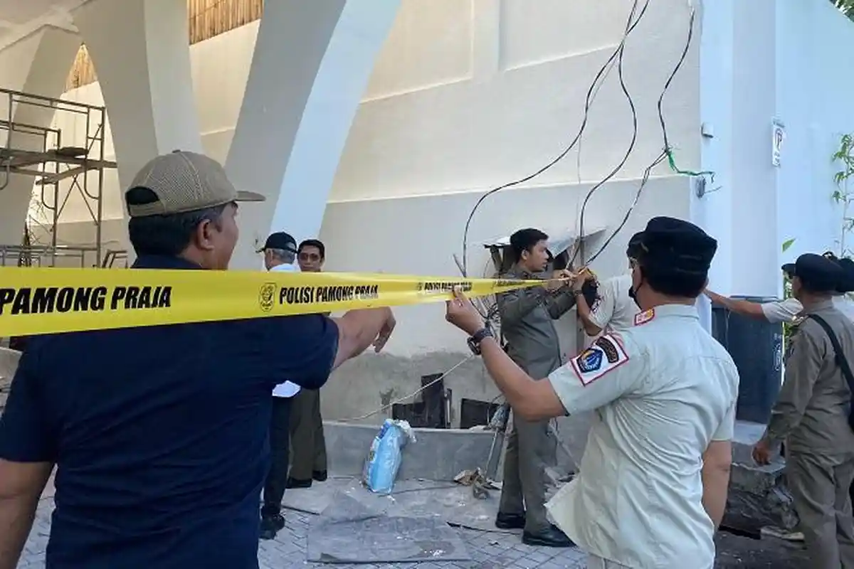 Bangunan Tak Berizin Dibangun di Sebelah Loloan Pantai Cemagi, Satpol PP Badung Pasang Garis Polisi