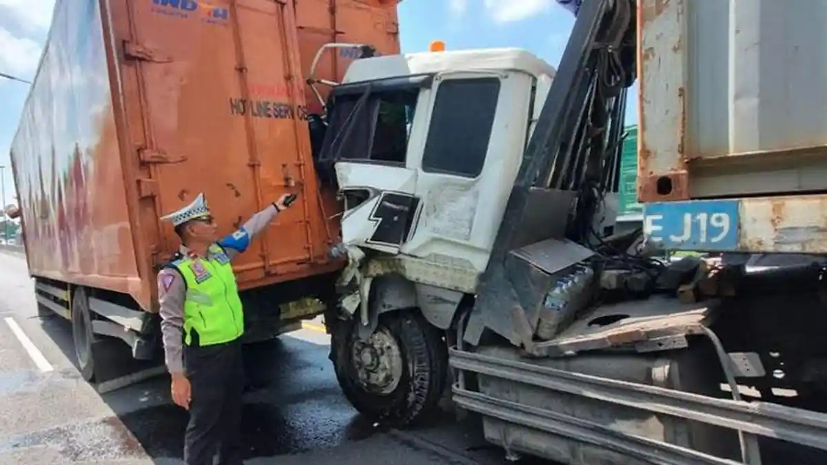 Truk hingga Mobil SUV, 7 Kendaraan Terlibat Kecelakaan Beruntun di Tol Satelit-Banyu Urip Surabaya