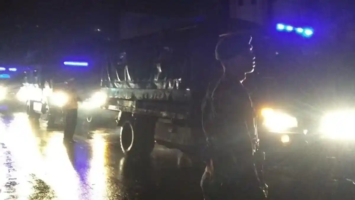 Polisi Pulangkan Suporter Bonek dan Aremania di Blitar Pakai Truk