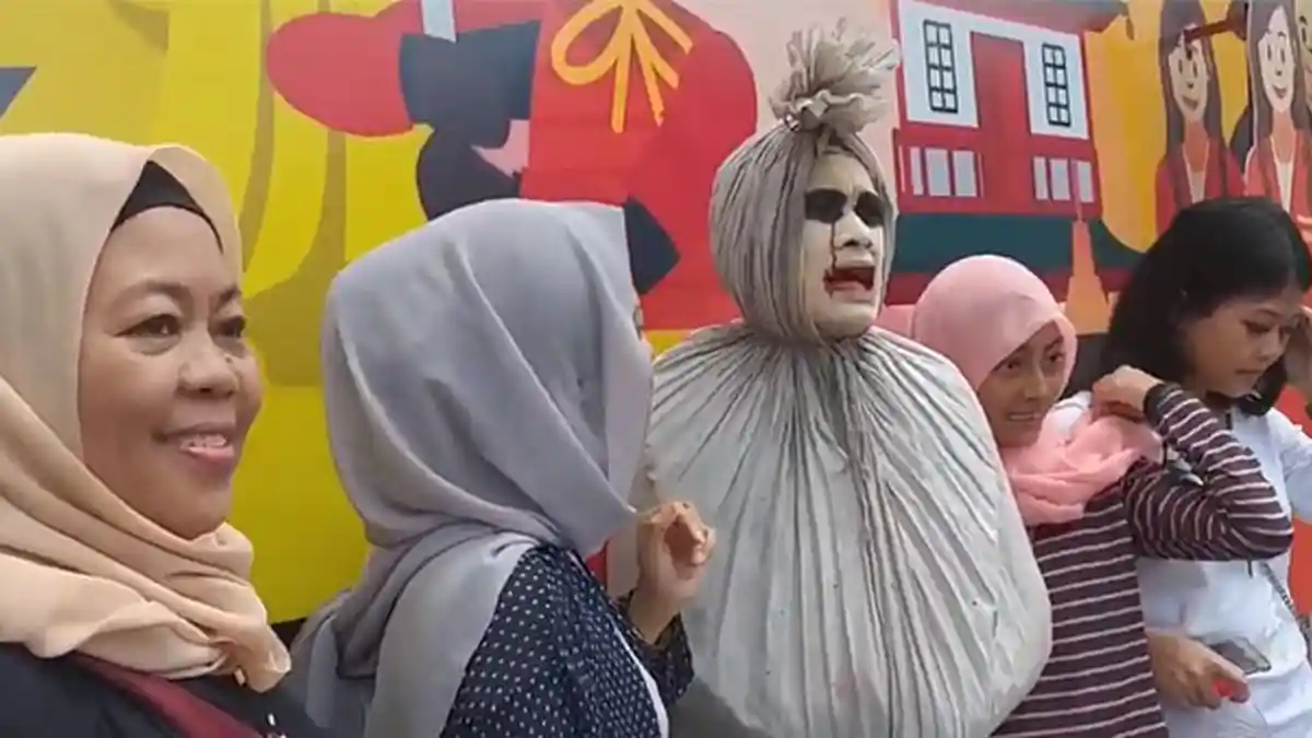 Comjurig Bandung, Komunitas Hantu di Jalan Asia Afrika, Sering Gelar Bakti Sosial
