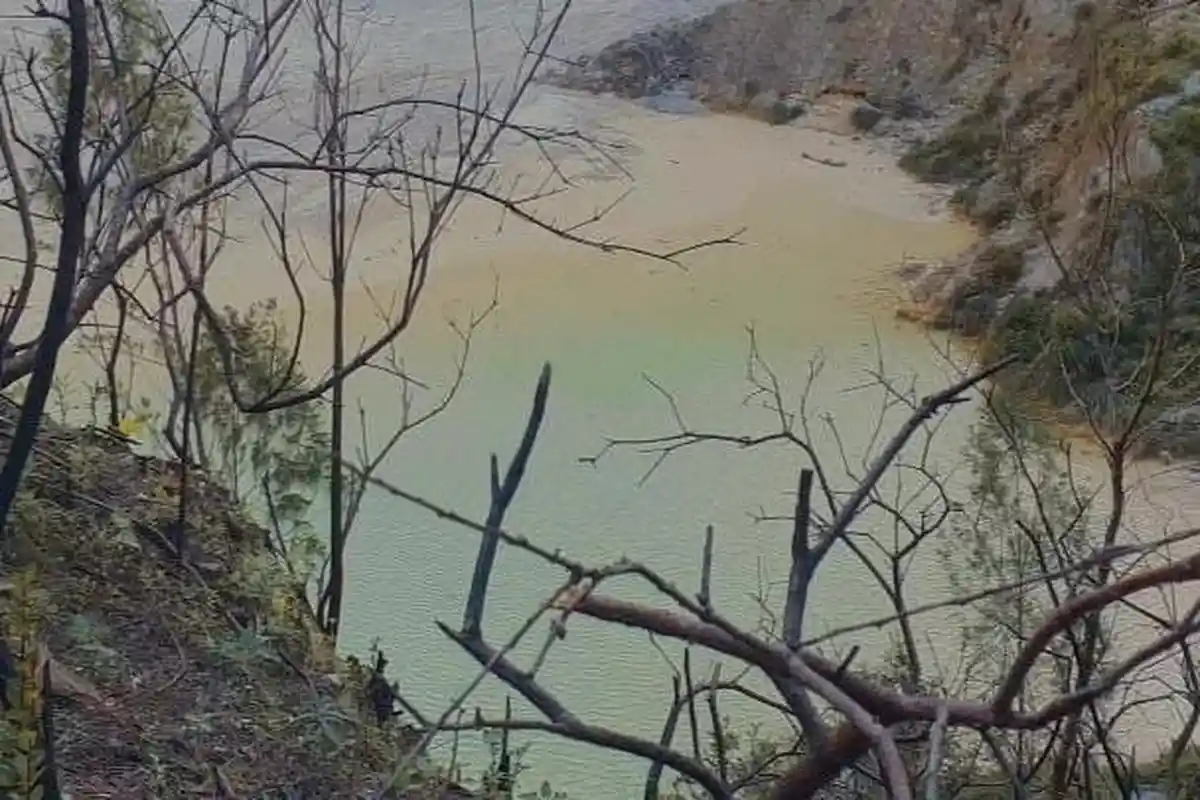 Kawah Wawomudha, Danau Vulkanis yang Tersembunyi di Perbukitan Hutan Pinus Bajawa NTT