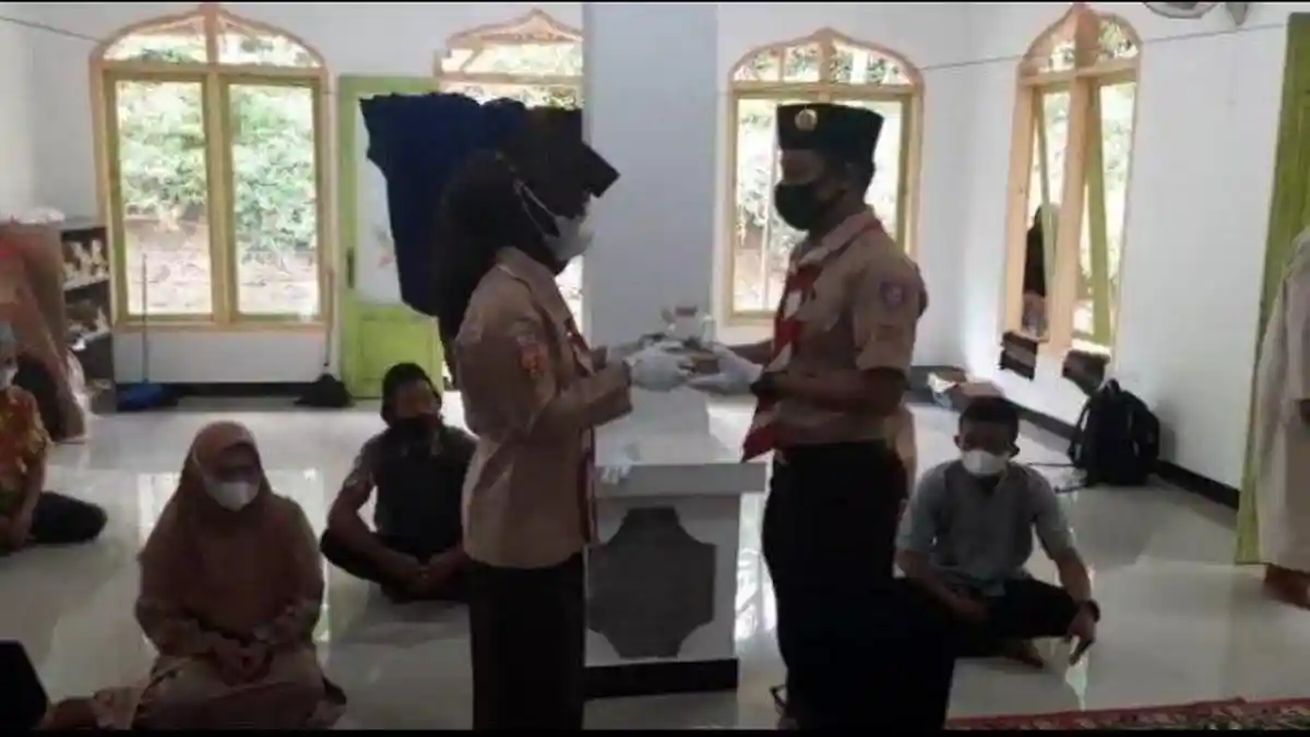 Pengantin Akad Nikah Pakai Baju Pramuka, Mempelai Pria : Mengenang Awal Perkenalan