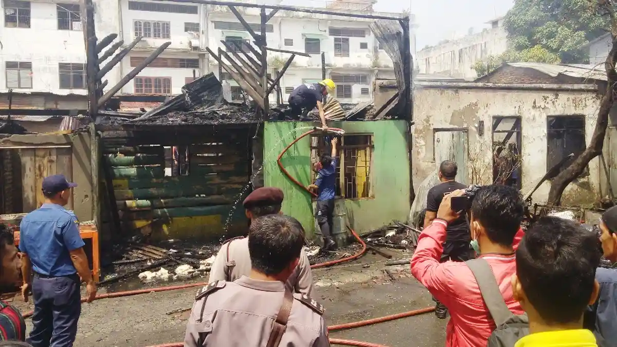 Korban Kebakaran Bantaran Rel di Kota Medan Mulai Kehausan