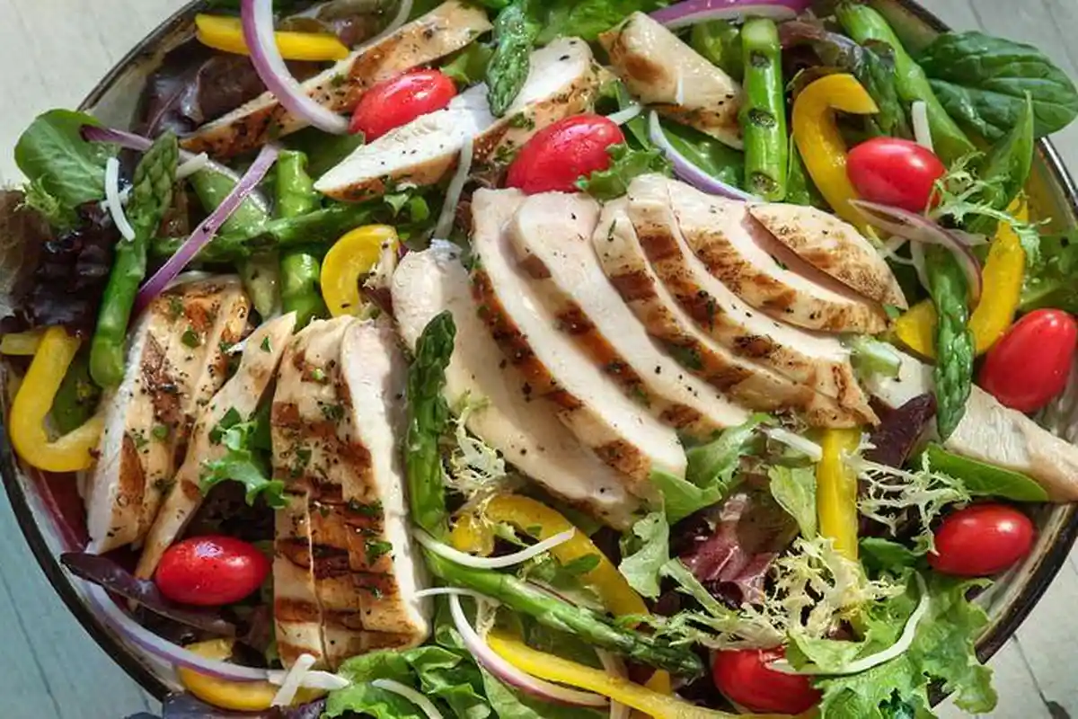 Ide Menu Buka Puasa dan Menu Diet Sehat: Resep Salad Ayam Panggang Bawang Putih, Mudah Dipraktikkan