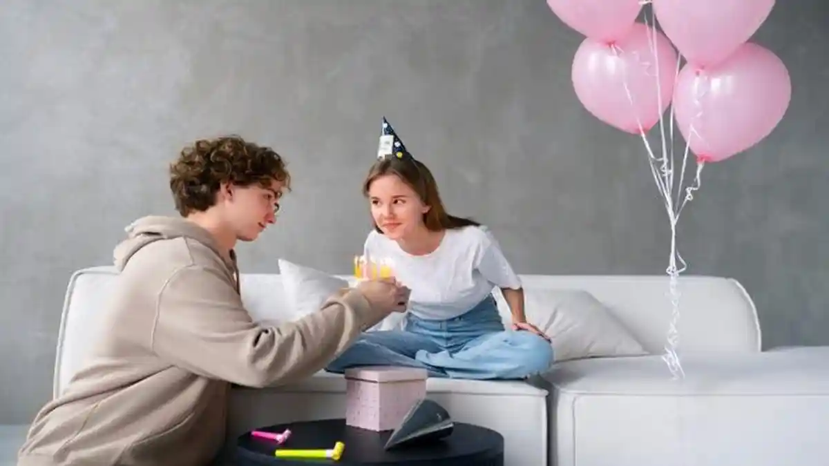 35 Pantun Ulang Tahun buat Pacar Tercinta, Ucapan Manis Bikin Hubungan Langgeng