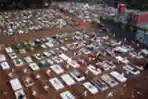 Terlihat Lahan Pemakaman Covid-19 Macanda Sulsel Penuh (DRONE)