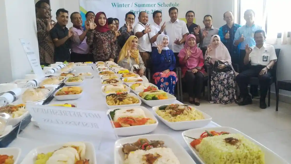 Pakar Ini Memberikan Tips Memilih Makanan di Pesawat, Begini Caranya