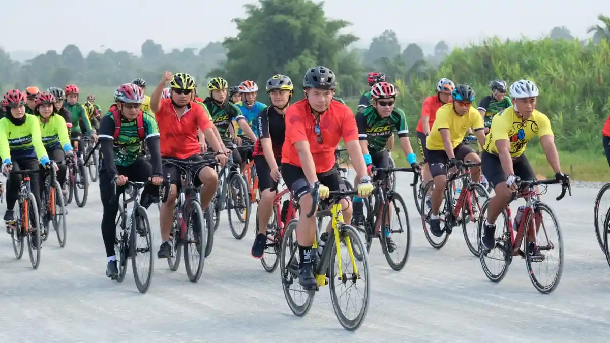 Kapolda Muktiono dan Pangdam Subiyanto Gowes Bareng 42 Km, Start dari Tol Samboja, Finishnya di Sini