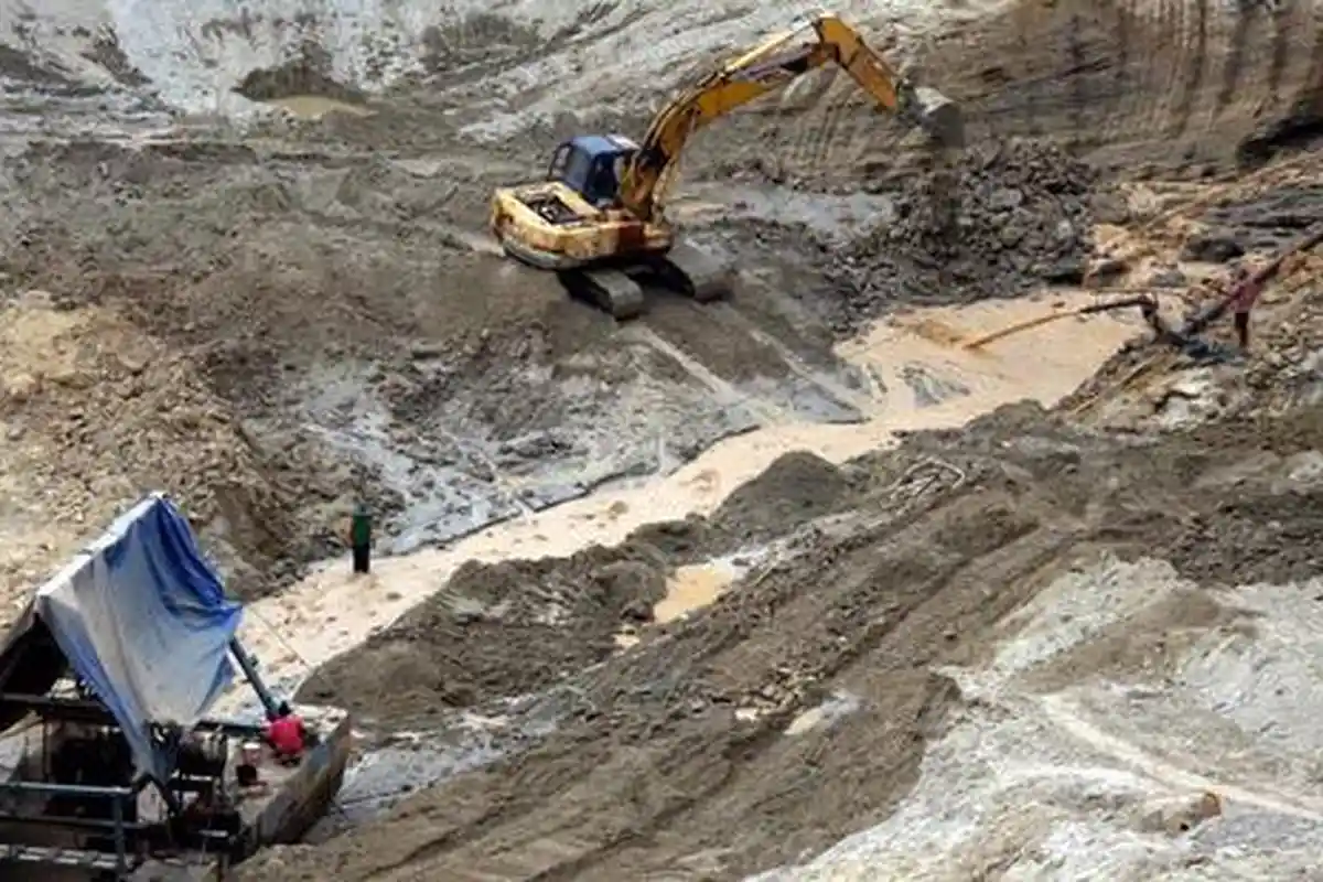 Polda Kalbar Lakukan Penyelidikan Penambangan Pasir di Kawasan Hutan Lindung Gunung Senujuh Sambas