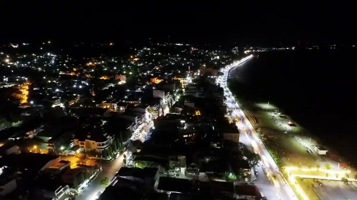 Pesona Cahaya di Wisata Malam Kota Parepare - wajah-kota-parepare-malam-hari_20170111_002916.jpg