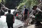 dua-pelajar-smk-asal-baleendah-bandung-menjadi-korban-tenggelam-di-curug-rahongg.jpg