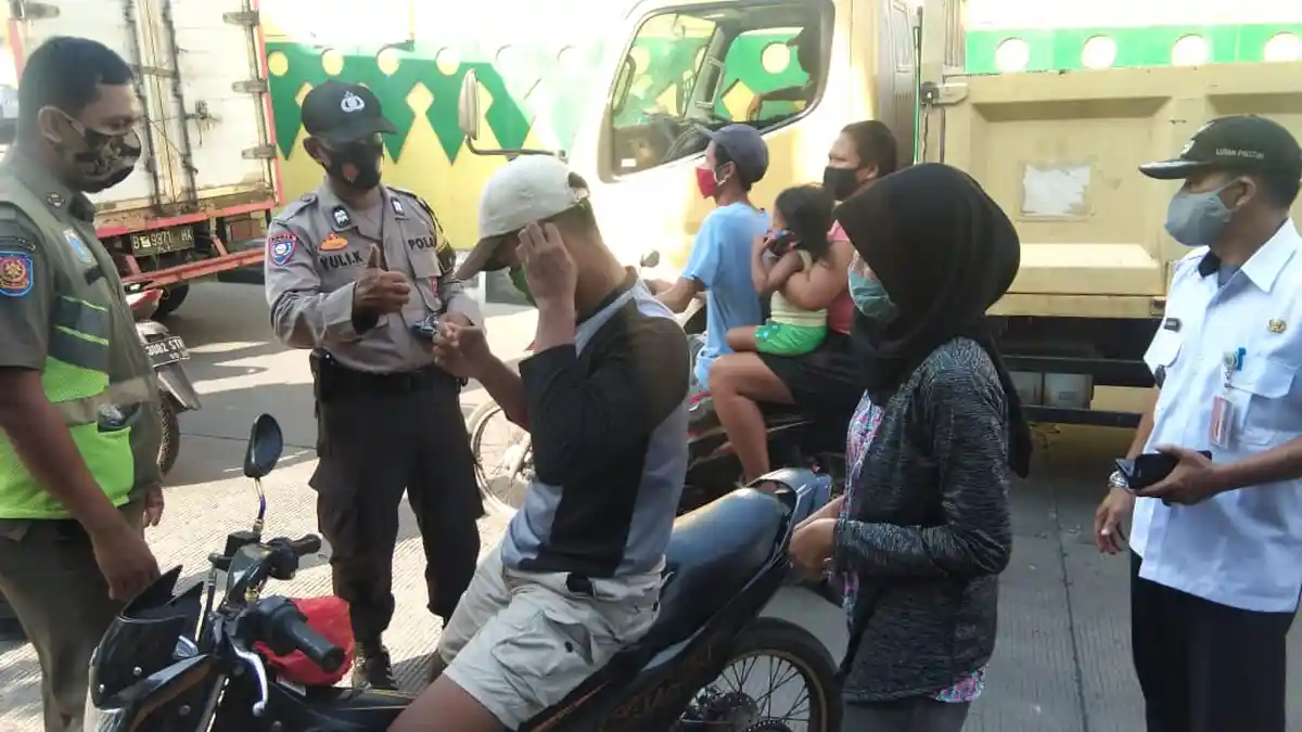 Puluhan Warga RW 10 Pademangan Timur Ikuti Rapid Test Covid-19