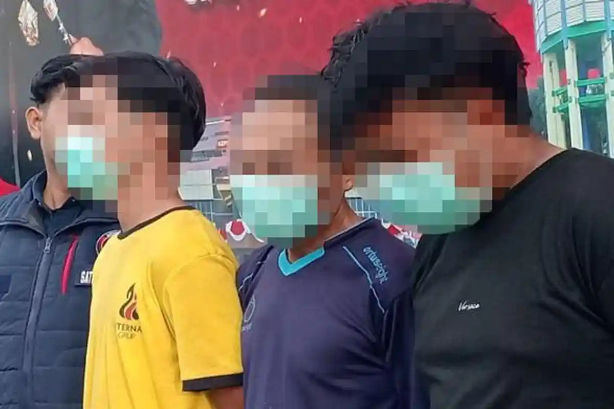 Cegah Jombang 'Kebanjiran' Miras, Satresnarkoba Tangkap 4 Tersangka Pengiriman 1.300 Botol Arak Bali